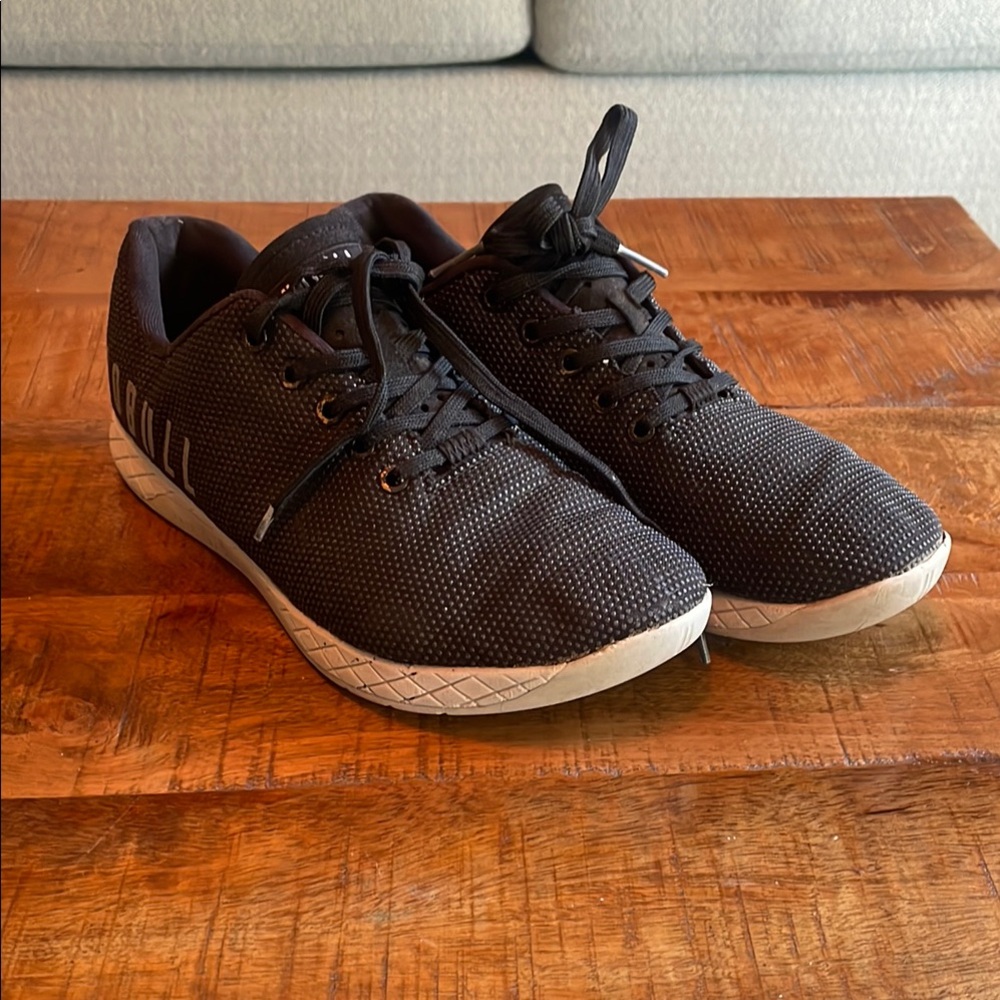 No Bull men’s size 10 black trainers